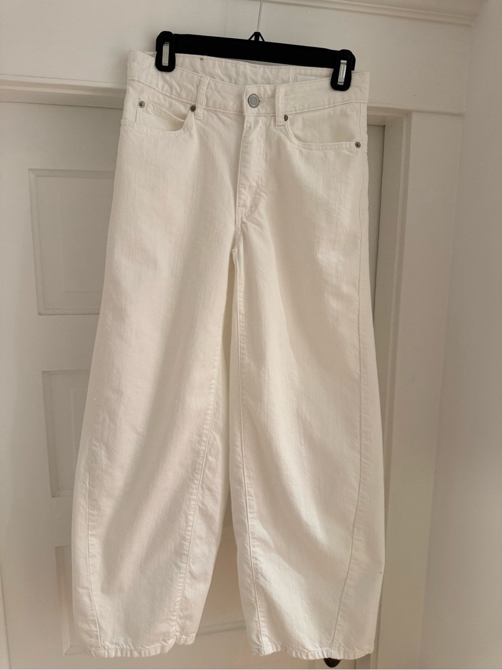 Zara White Mid-Rise Barrel Jean Size 2